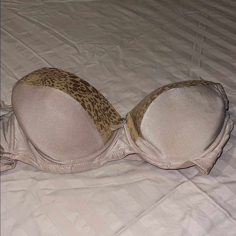 Paris Pink Beige Padded Underwire Push Up Bra. Size 38D. In good condition.